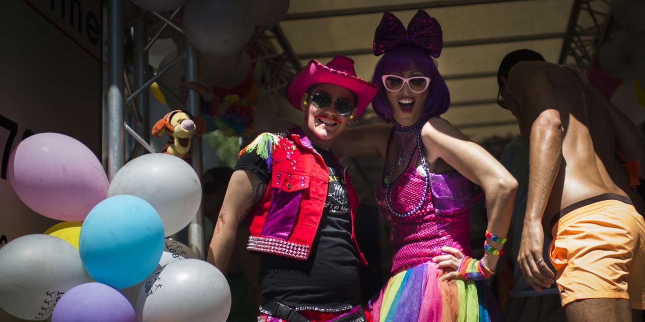 Paris Une Gay Pride Entre F Te Et Revendications