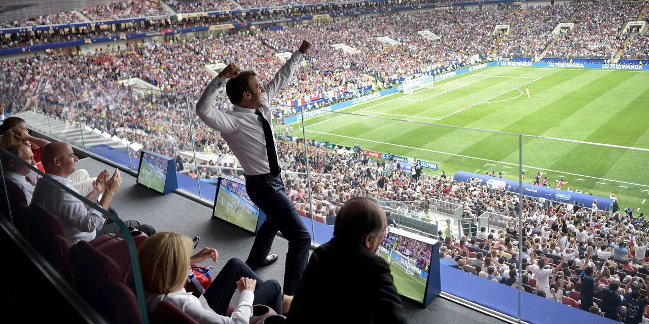 Emmanuel Macron exulte pendant la finale de la Coupe du