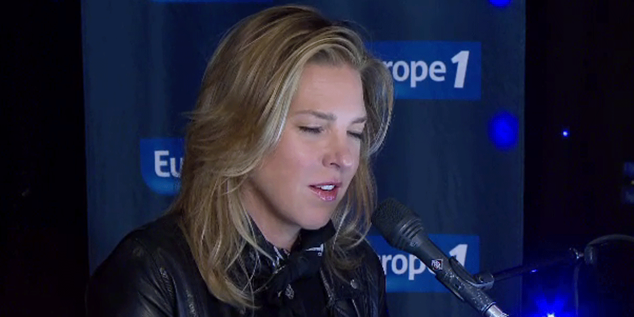 Diana Krall chante "LOVE" en live dans les studios d'Europe 1