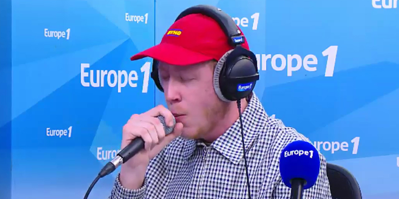 Eddy de Pretto chante "Kid" en live dans Europe matin