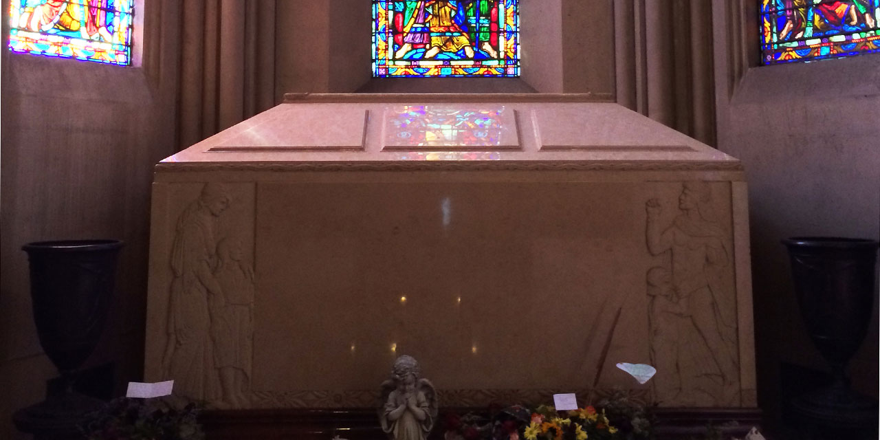 Michael Jackson Dans Le Cercueil Ouvert EXCLUSIF - Voici l'emplacement exact du mausolée de Michael Jackson