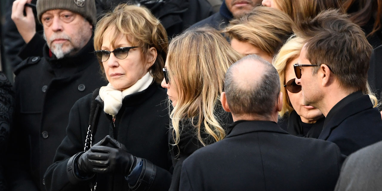 Heritage De Johnny Hallyday Nathalie Baye Soutient Laura Et Charge Laeticia
