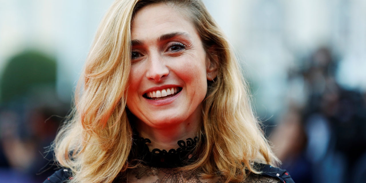 Julie Gayet Evoque Son Couple Avec Francois Hollande Chacun A Sa Place