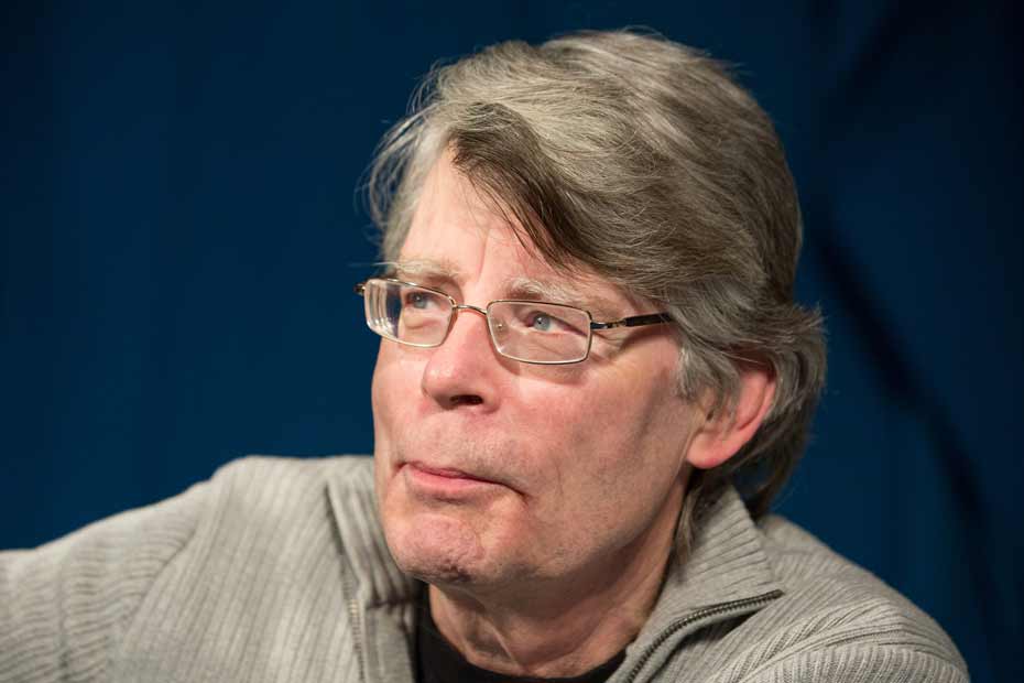 Roman De Stephen King Sur Un Ecrivain Et Sa Fan Stephen King révèle le nom de son prochain roman :"Revival"