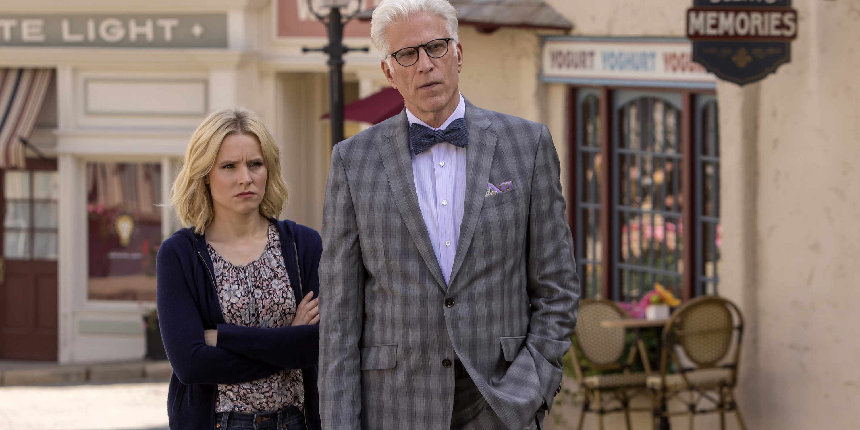 В лучшем мире сериал чиди. В лучшем мире сериал джанет. Кристен белл в лучшем мире. В лучшем мире дата выхода. Марк ивэн джексон в лучшем мире.