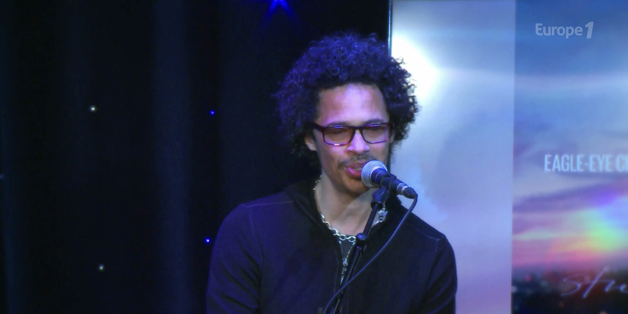 VIDEO - Eagle-Eye Cherry interprète "Streets of You" sur ...