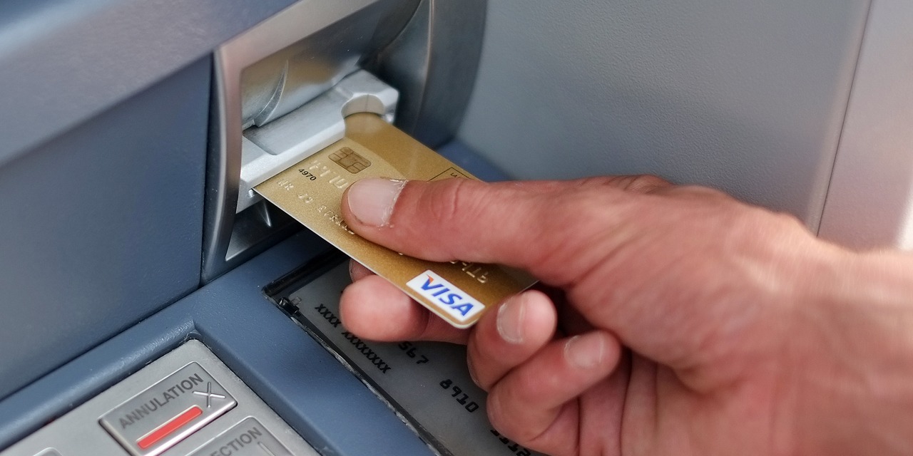 Banques en ligne, paiements par carte… Comment limiter les frais bancaires à l’étranger ? Banques en ligne, paiements par carte… Comment limiter les frais bancaires à l’étranger ?