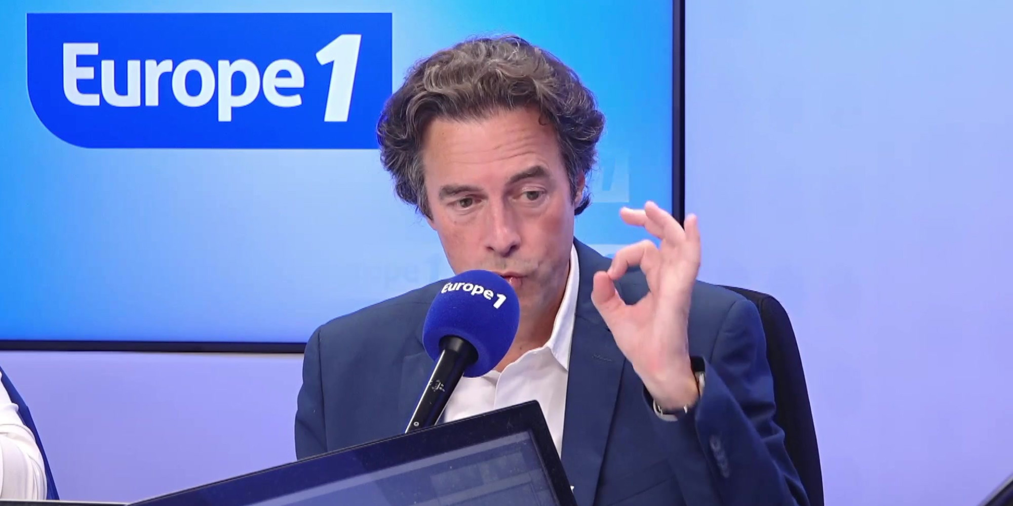 Cyril Hanouna – «Après 1975, le pays a toujours été en déficit», explique l&rsquo;économiste Philippe Herlin