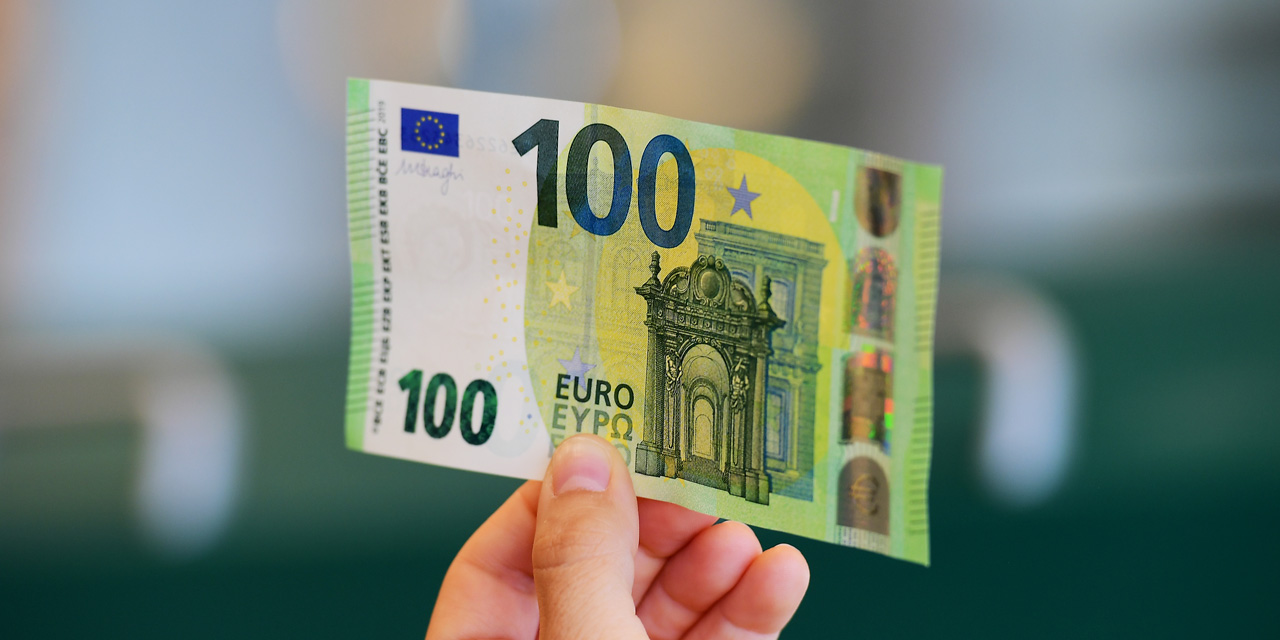 De nouveaux billets de 100 et 200 euros en circulation