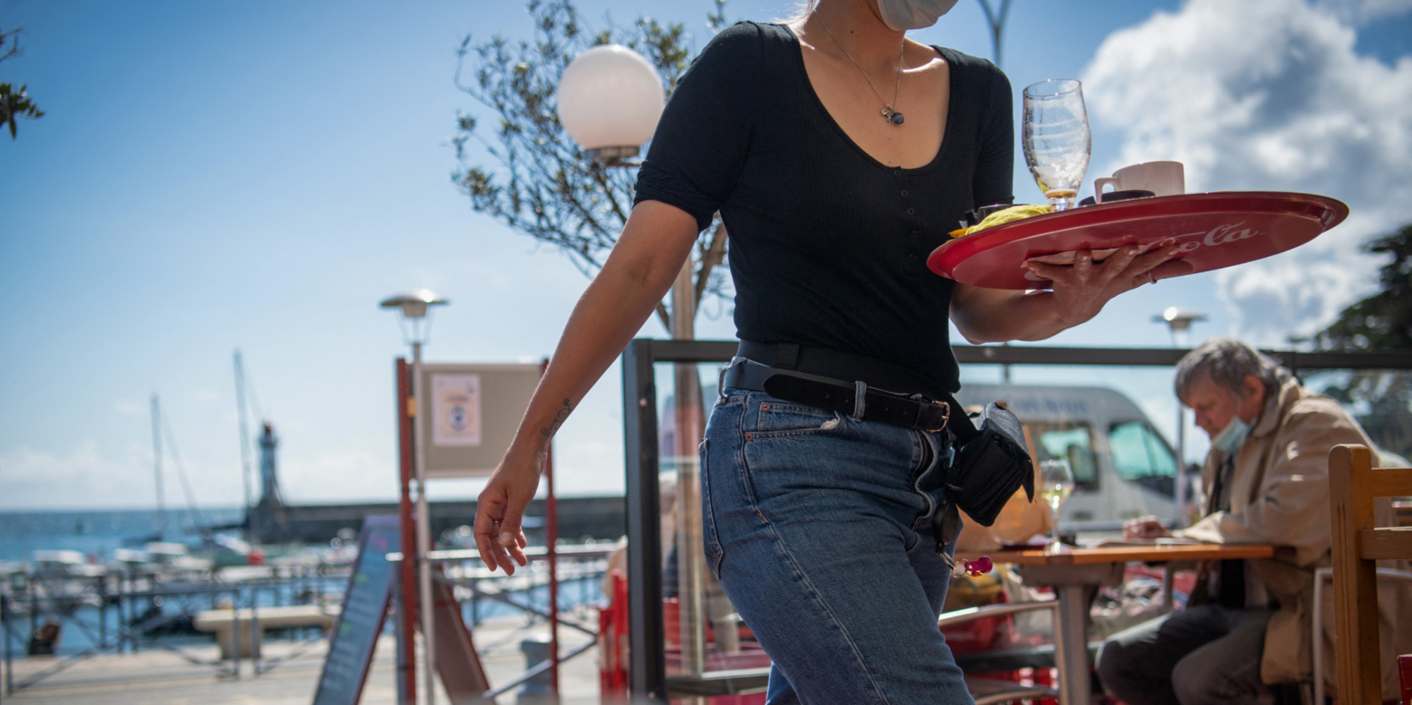 Face à la pénurie de personnel, le secteur de la restauration tente de s'adapter avant l'été