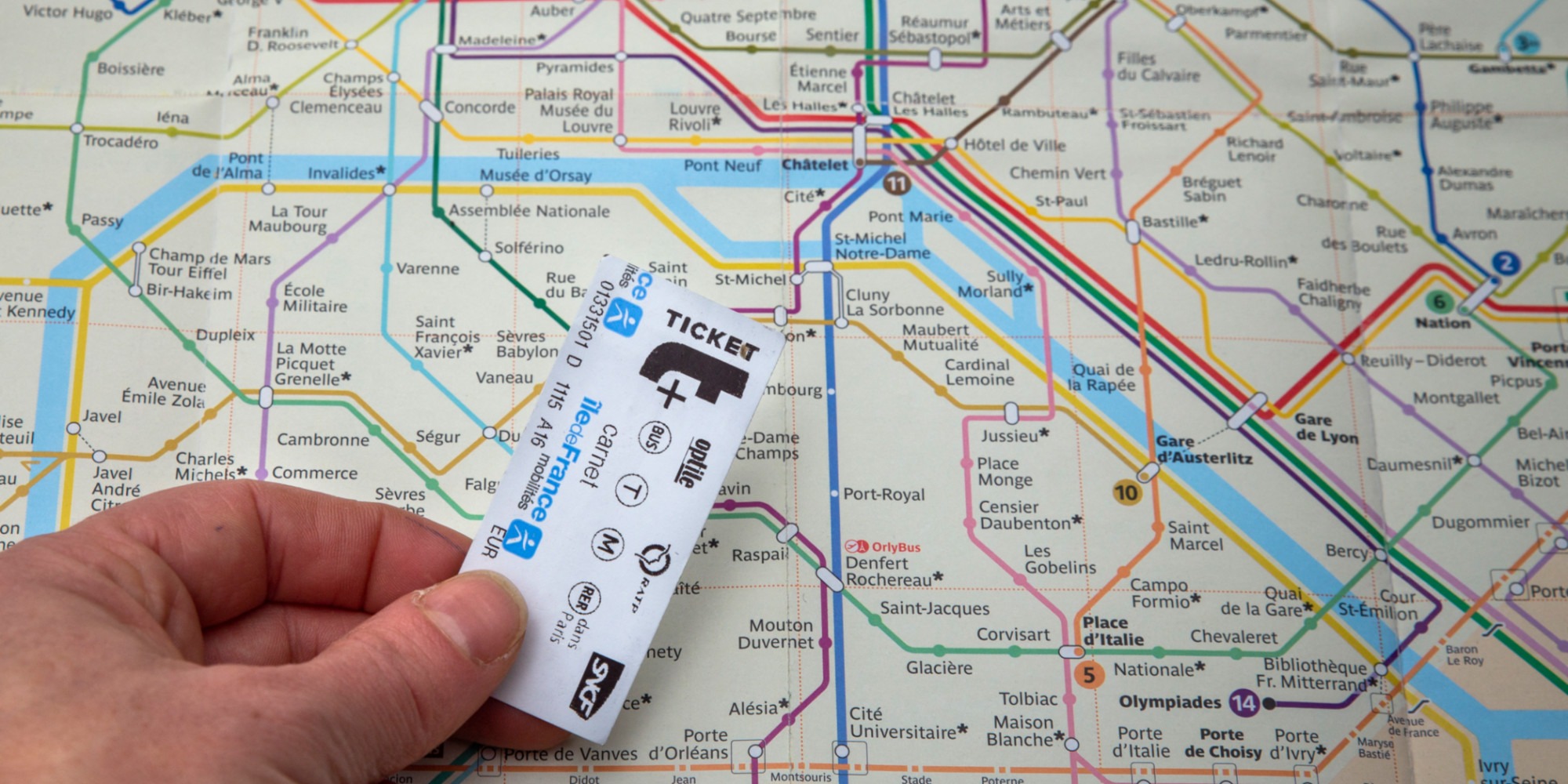 Fin des zones, uniformisation des prix... Le ticket de métro fait sa révolution en 2025