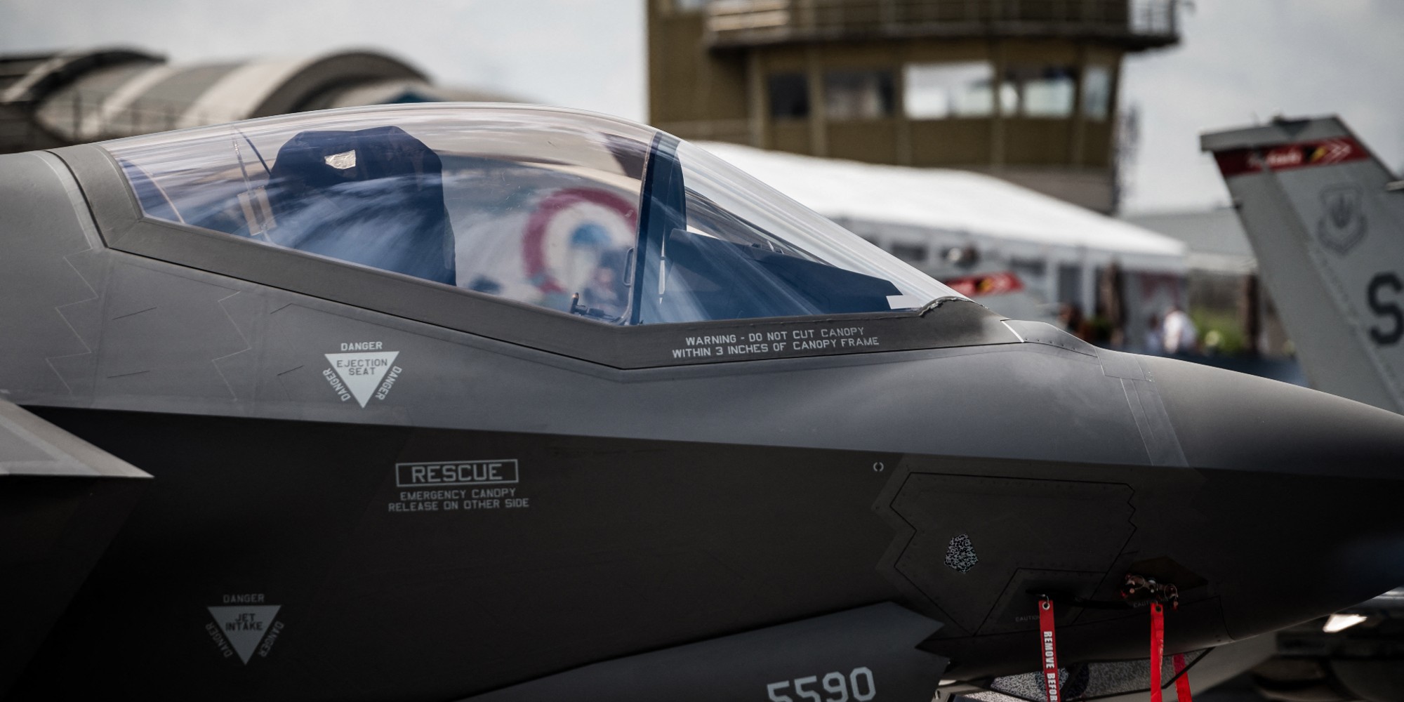 "There are wonders now" at the Paris Air Show, visitors admire the