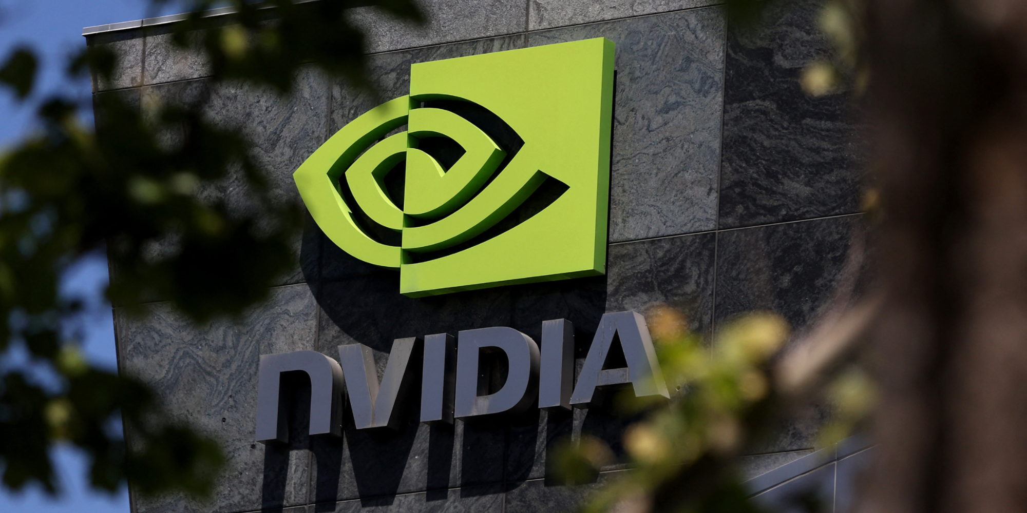 Le champion de l&rsquo;IA Nvidia devient la 1ère capitalisation mondiale en Bourse