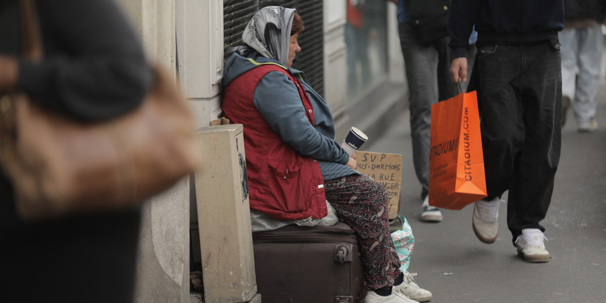 200,000 people could fall into poverty, warn associations - Vimarsana News