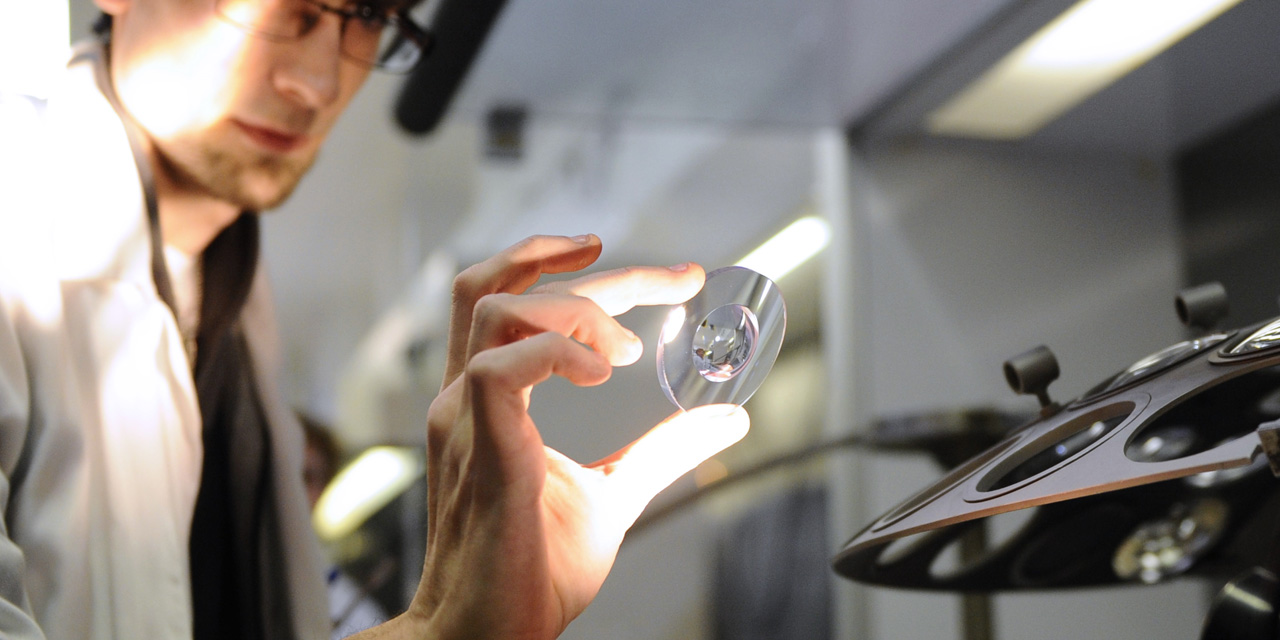 Optique Essilor va fusionner avec l'italien Luxottica pour créer un