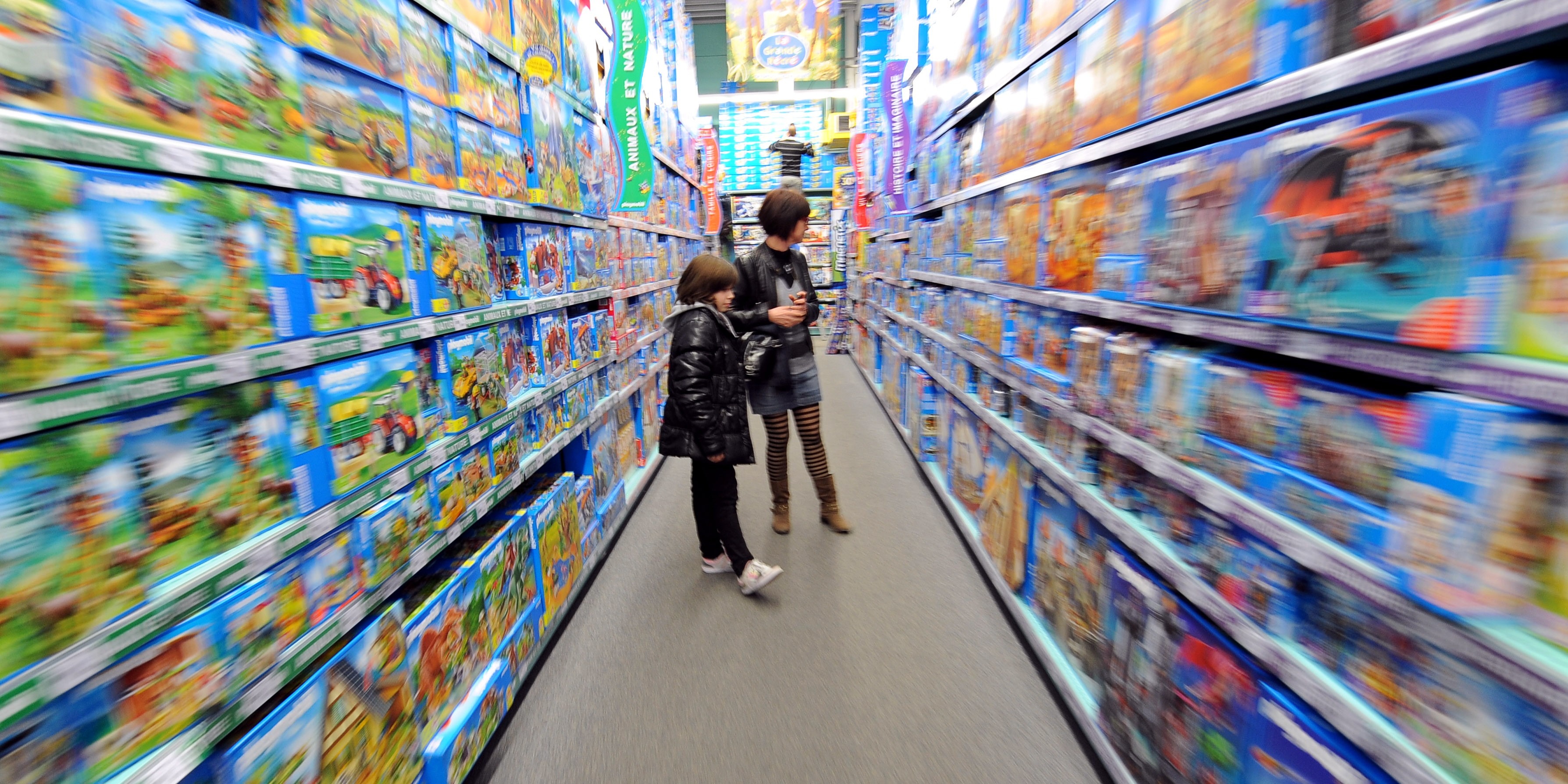 Un nouveau stand de jeux et jouets en bois sur le marché - La Voix