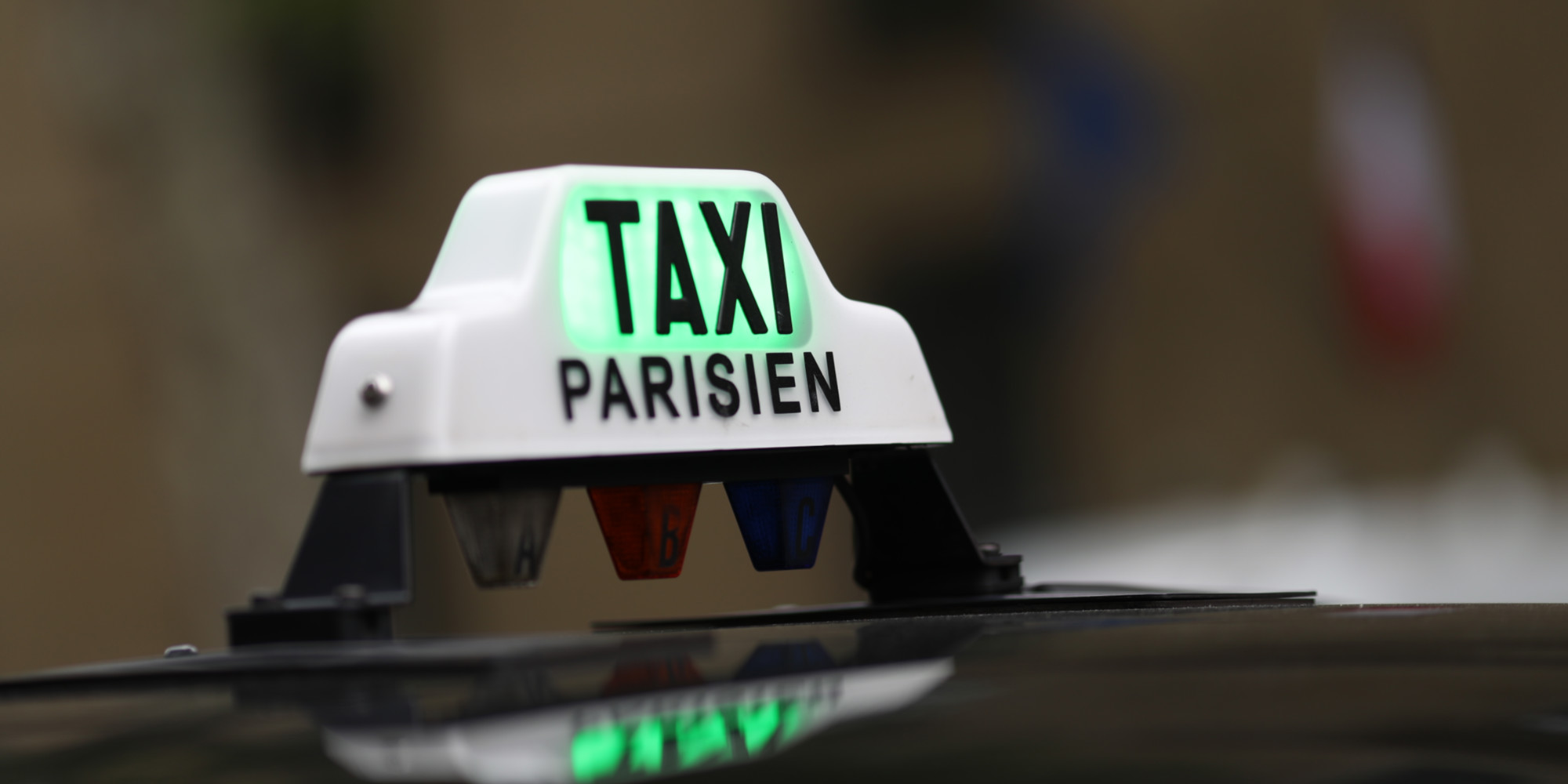 Taxis et VTC s'inquiètent du couvre-feu, un frein au retour à l'activité normale