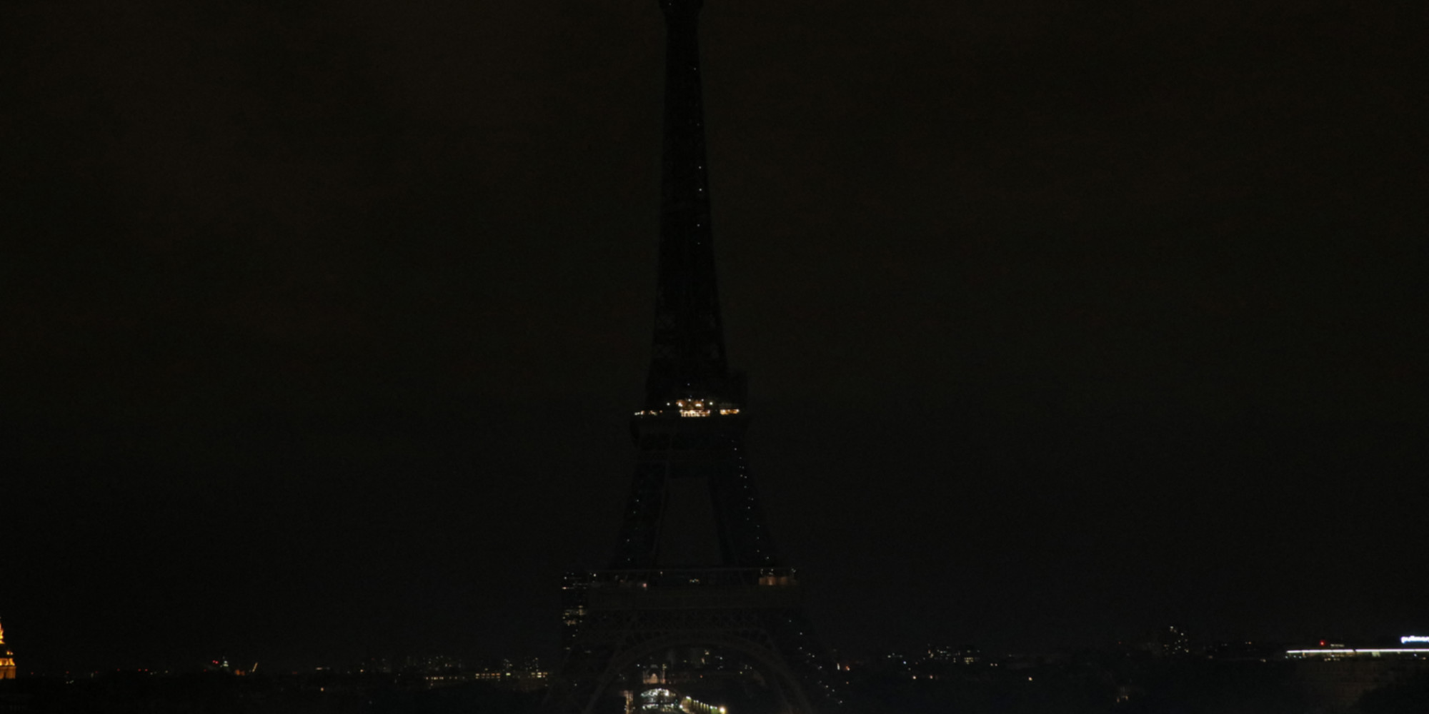 Tour Eiffel éteinte à 23h45 «Ça ne va pas gâcher le rayonnement de la ville», assure la mairie