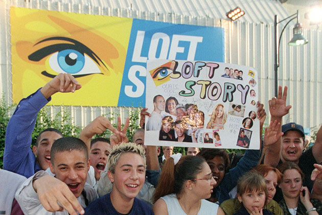 Été 2001 : Loana sort du loft
