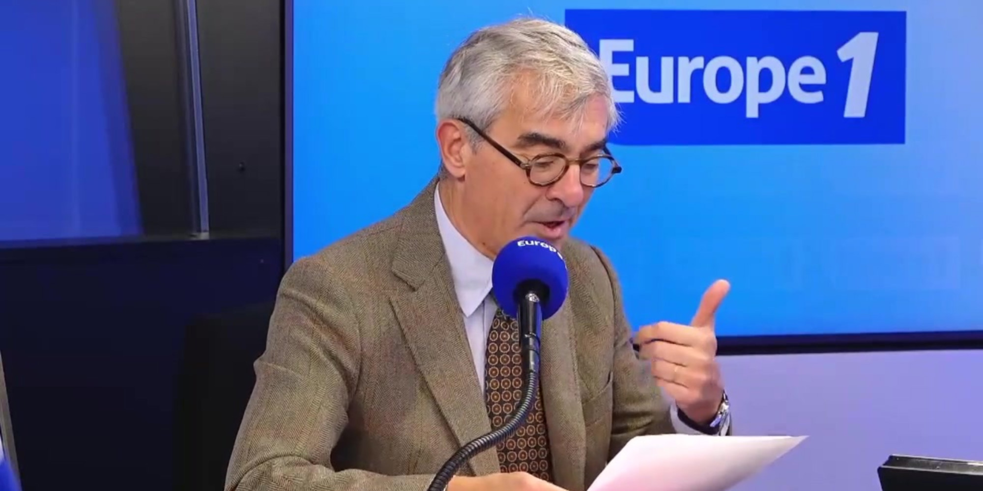 Quand Michel Barnier mouche Gabriel Attal Quand Michel Barnier mouche Gabriel Attal
