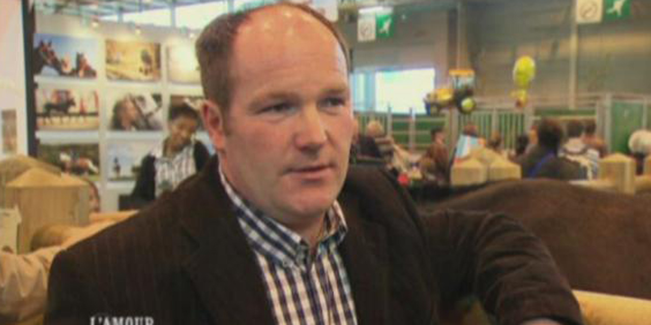 L Amour Est Dans Le Pre Un Candidat De La Cinquieme Saison Se Suicide