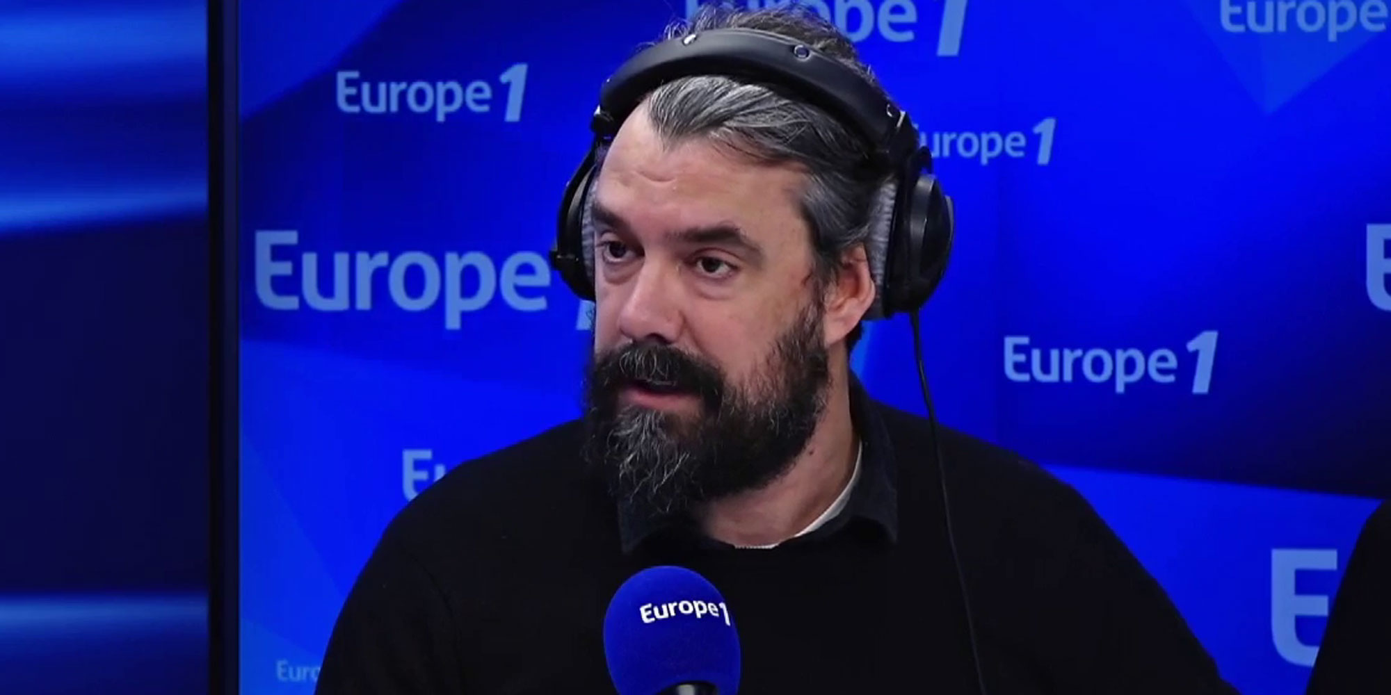 Netflix à Paris, Danielle et Arthur débarquent chez vous ...