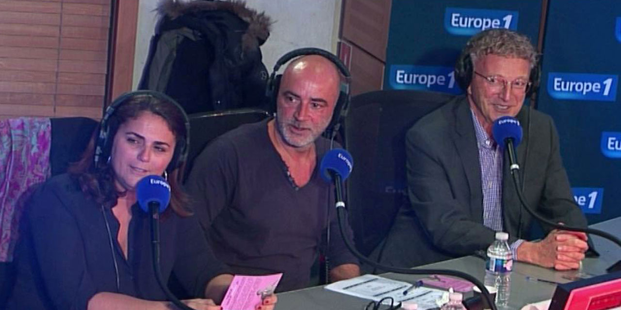 Nelson Monfort chante Douce France dans