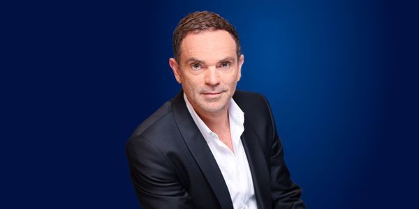 Yann Moix et l&rsquo;&eacute;quipe trouvent le studio fant&ocirc;me