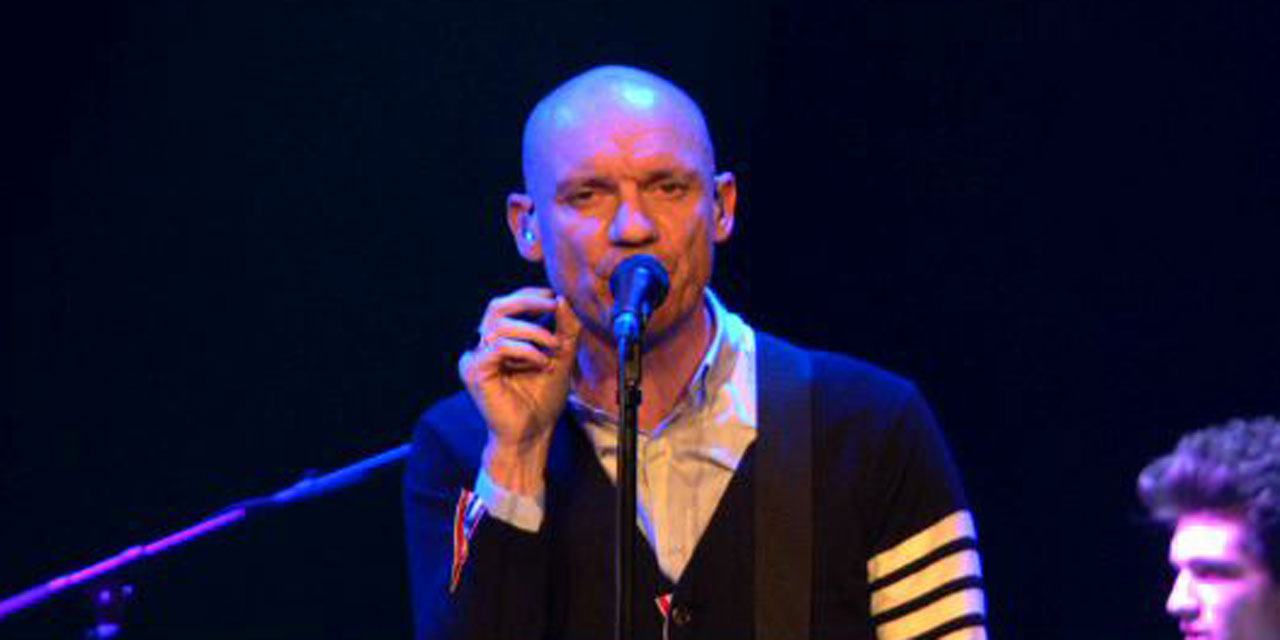 Qui Est Le Chanteur De Louise Attaque Louise Attaque interprète "Avec le temps"