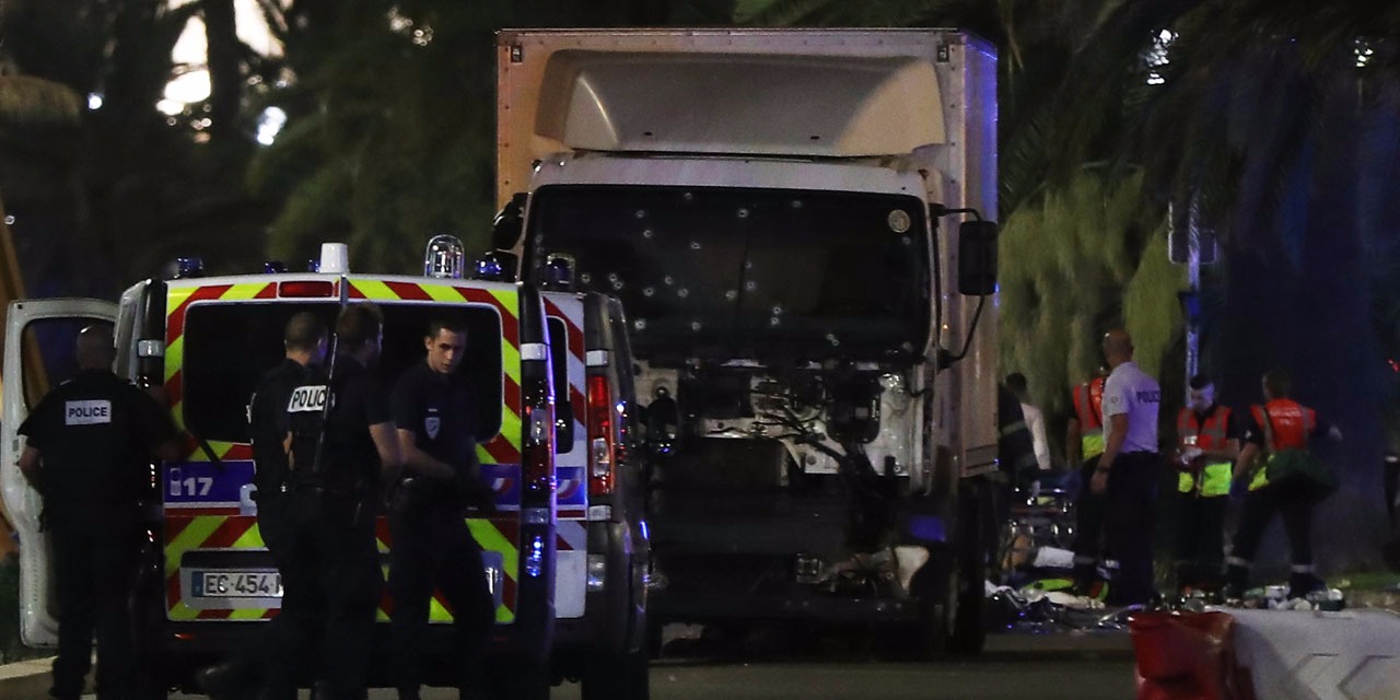 Attentat à Nice : le chauffeur du camion a tiré avec un ...