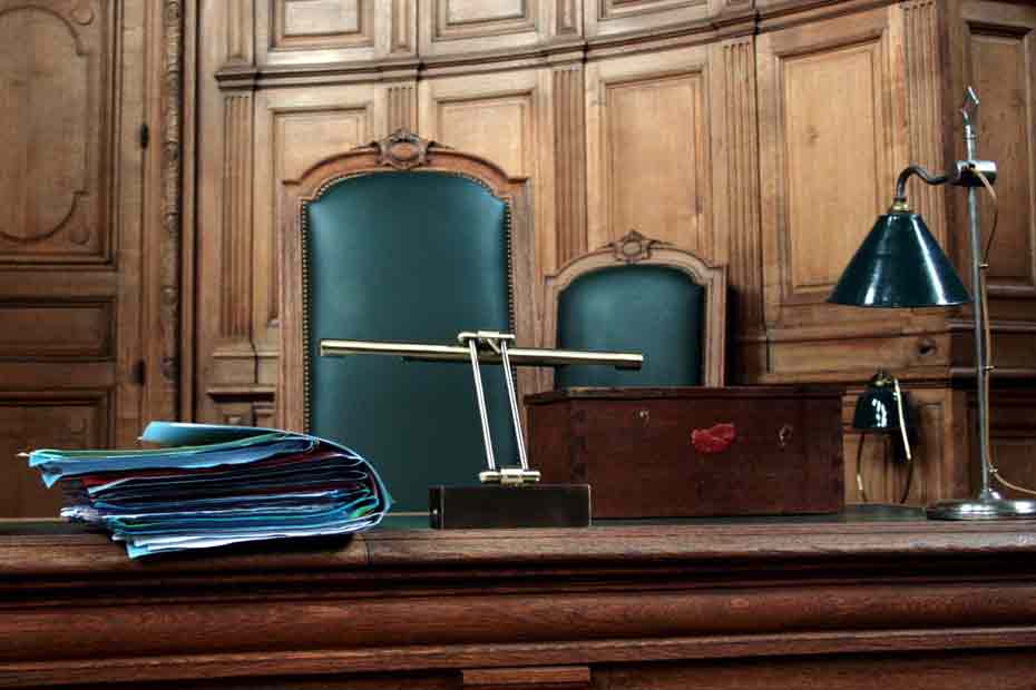 Elle tente de tuer sa mère à trois reprises en vain Elle tente de tuer sa mère à trois reprises en vain