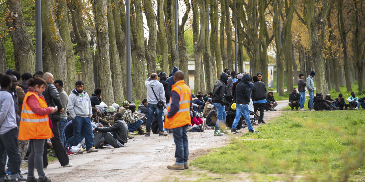 Deux camps de migrants évacués à Calais