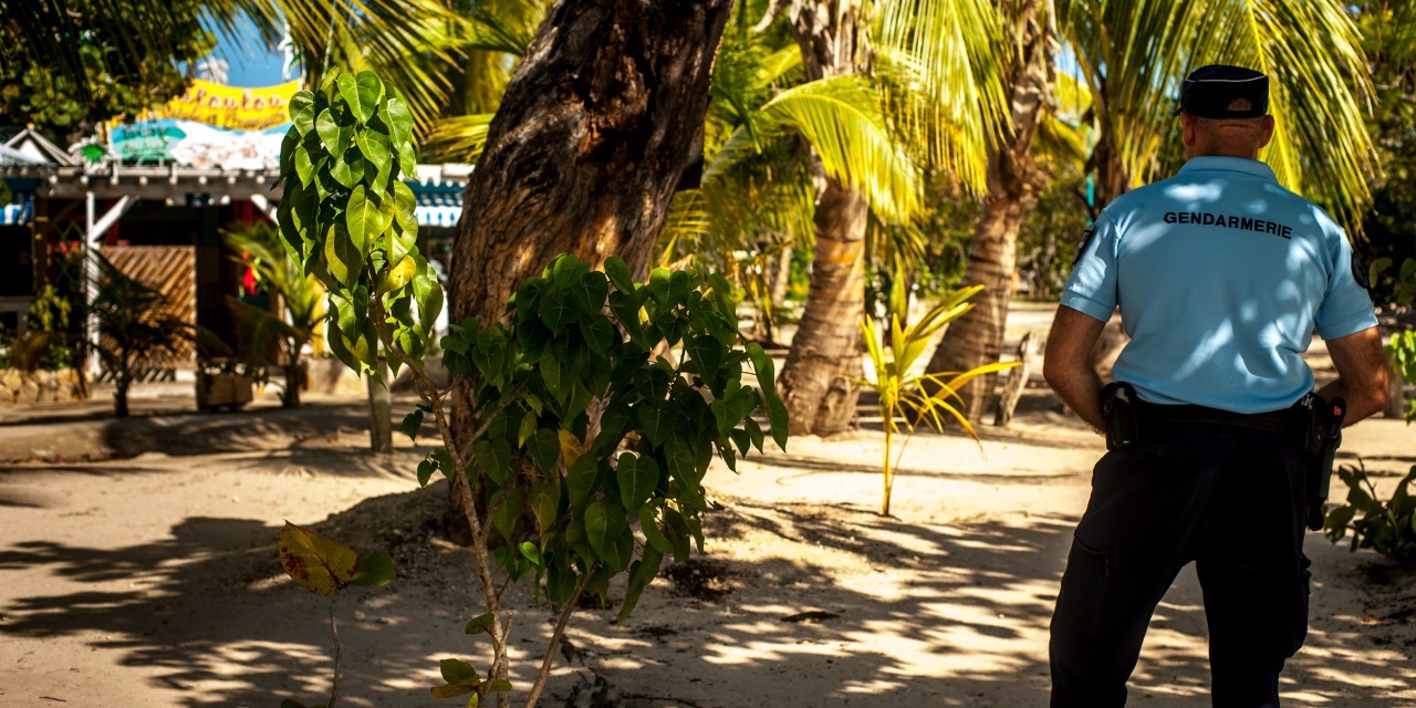 Guadeloupe un mort dans le crash d'un avion de tourisme sur une maison