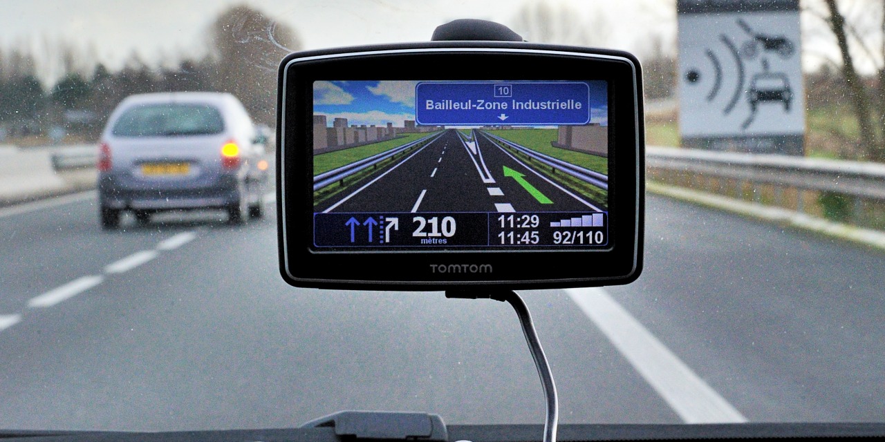 Il pose un GPS sous la voiture de son ex pour la traquer