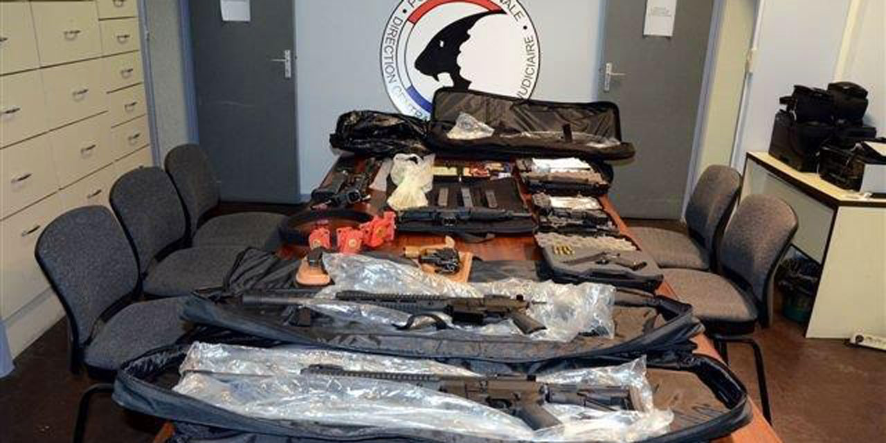 Transformer Un Revolver Dalarme En 22lr Ils achetaient des "kits" pour transformer leur pistolet en arme de guerre  : 37 suspects interpellés