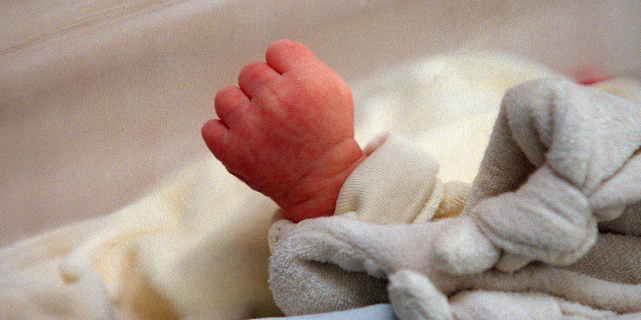 Ils Emmenent Aux Urgences Le Corps Sans Vie De Leur Bebe Un Couple En Garde A Vue
