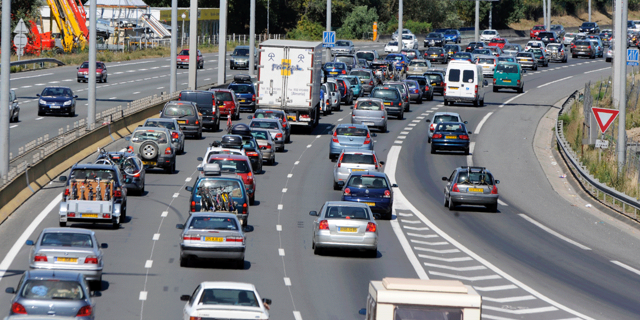 Le Mans A Child Survives Miraculously While Two Cars Rolled On