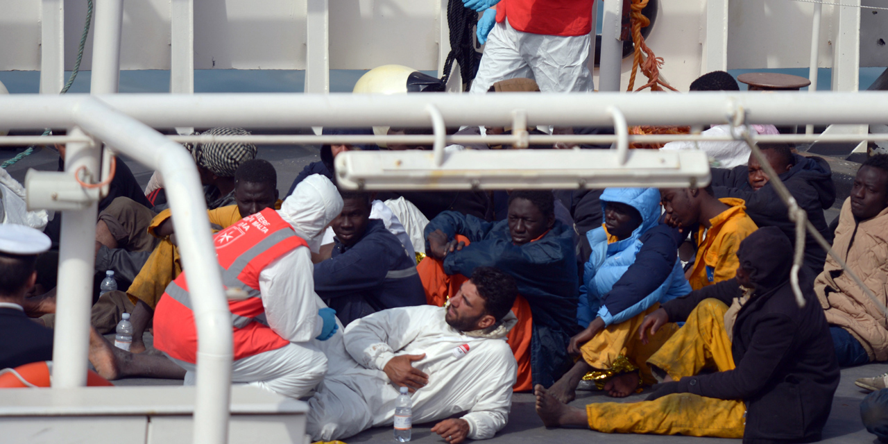 Naufrage en Méditerranée le bilan monte à 800 migrants morts