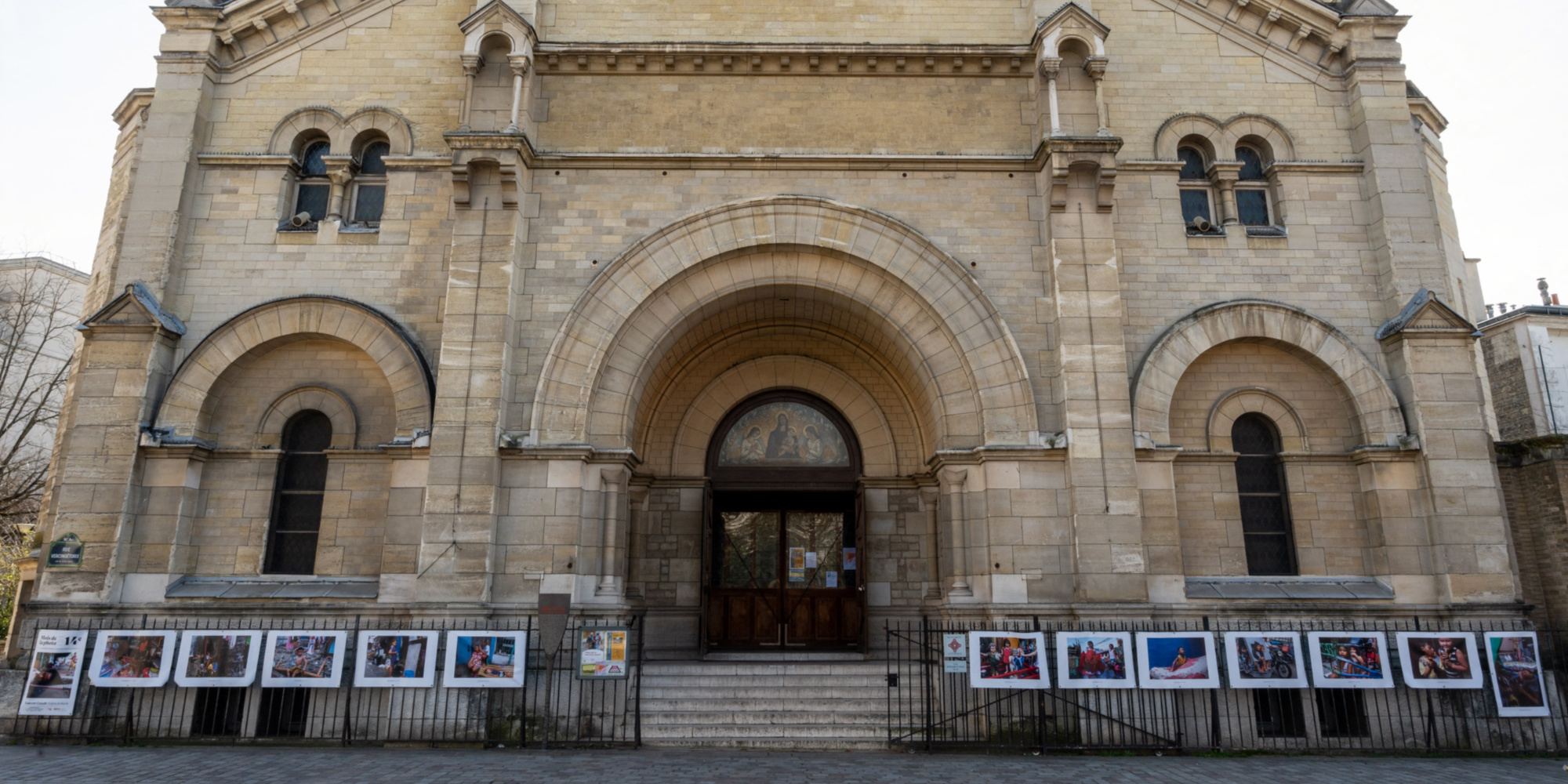 une église du 14e arrondissement vandalisée dans la nuit de dimanche à lundi une église du 14e arrondissement vandalisée dans la nuit de dimanche à lundi
