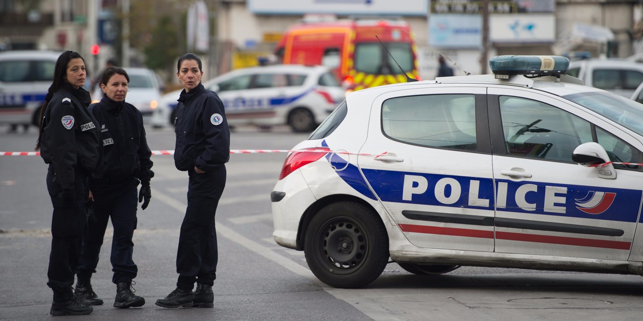 Yvelines un policier grièvement blessé par le conducteur