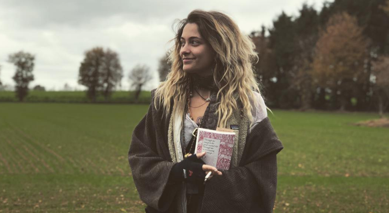 La Fille De Michael Jackson Joue Du Ukulele Dans Les Rues De Rennes