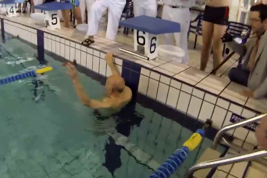 VIDEO Il bat le record du monde du 50m dos à 99 ans