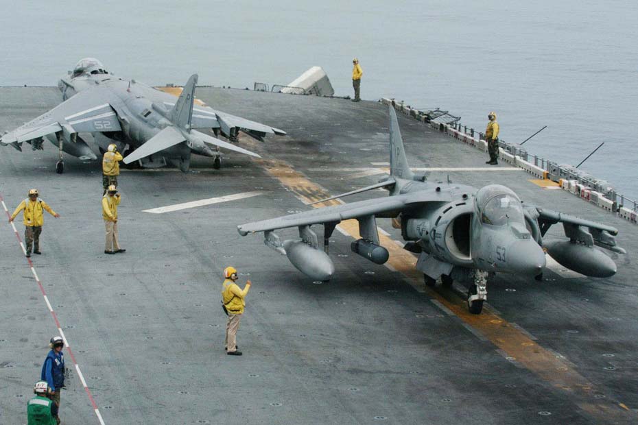 A 7 Ans Il Achete Un Avion De Combat