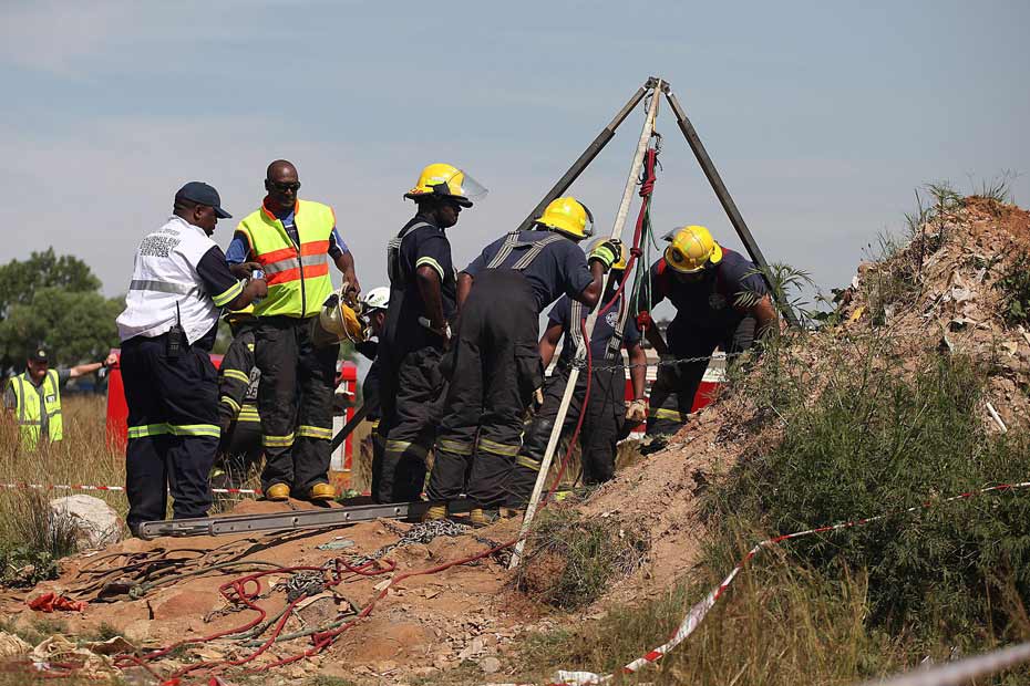 Afrique Du Sud Des Mineurs Pieges Dans Une Mine D Or