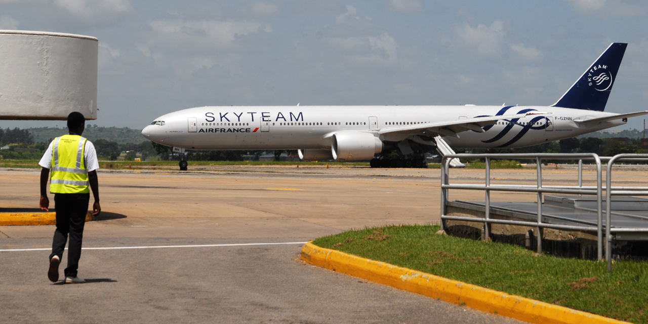 Atterrissage D Urgence D Un Avion Air France A Cause D Un Colis Suspect