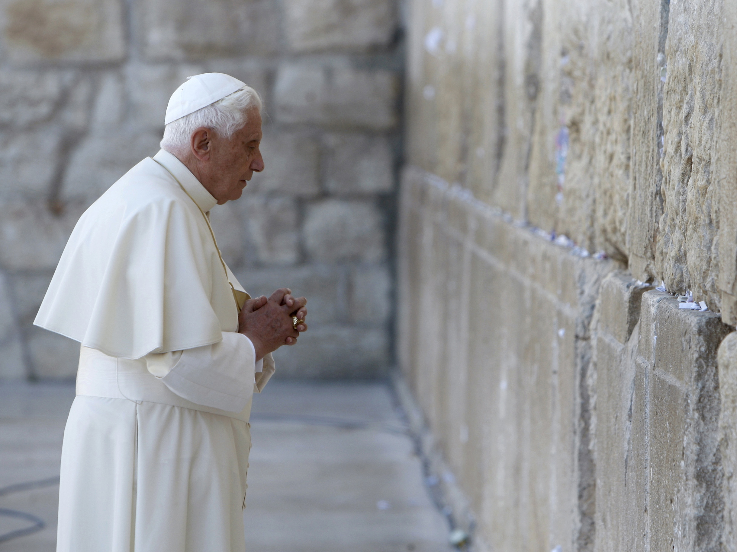 Benoît XVI sur les lieux saints de Jérusalem