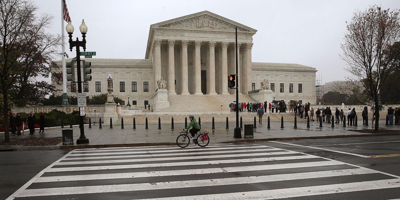 Cour suprême américaine qui sont les trois juges sur la