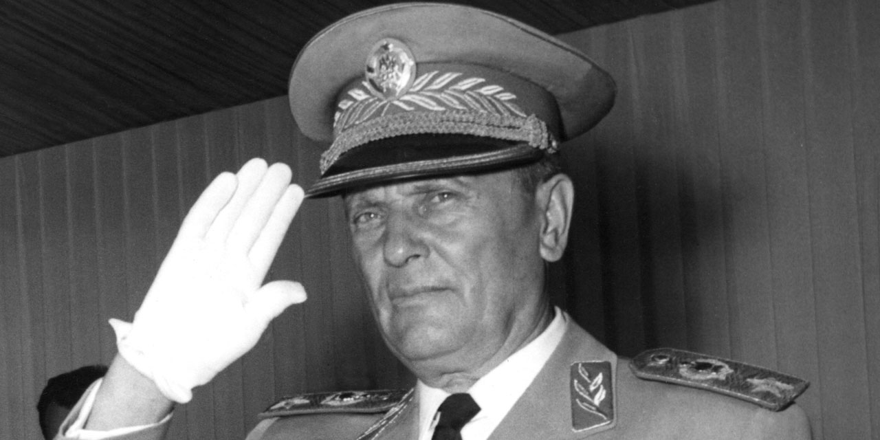 https://cdn-europe1.lanmedia.fr/var/europe1/storage/images/europe1/international/croatie-le-marechal-tito-perd-sa-place-a-zagreb-3424865/43952021-1-fre-FR/Croatie-le-marechal-Tito-perd-sa-place-a-Zagreb.jpg