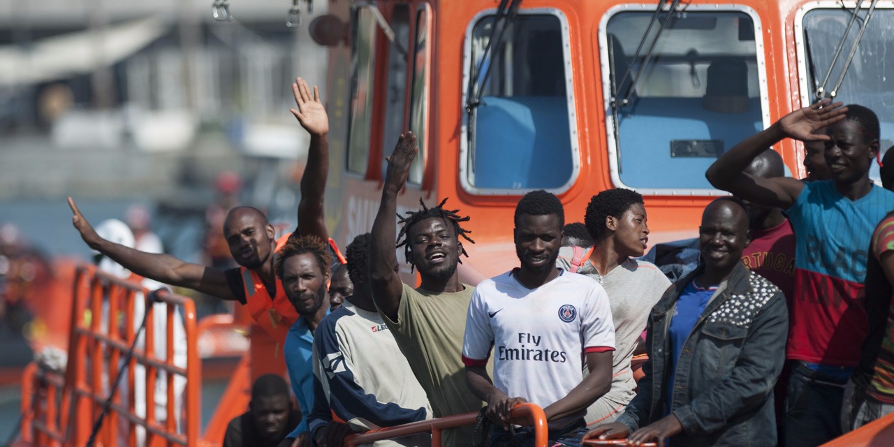 Des centaines de migrants interceptés et secourus en Méditerranée