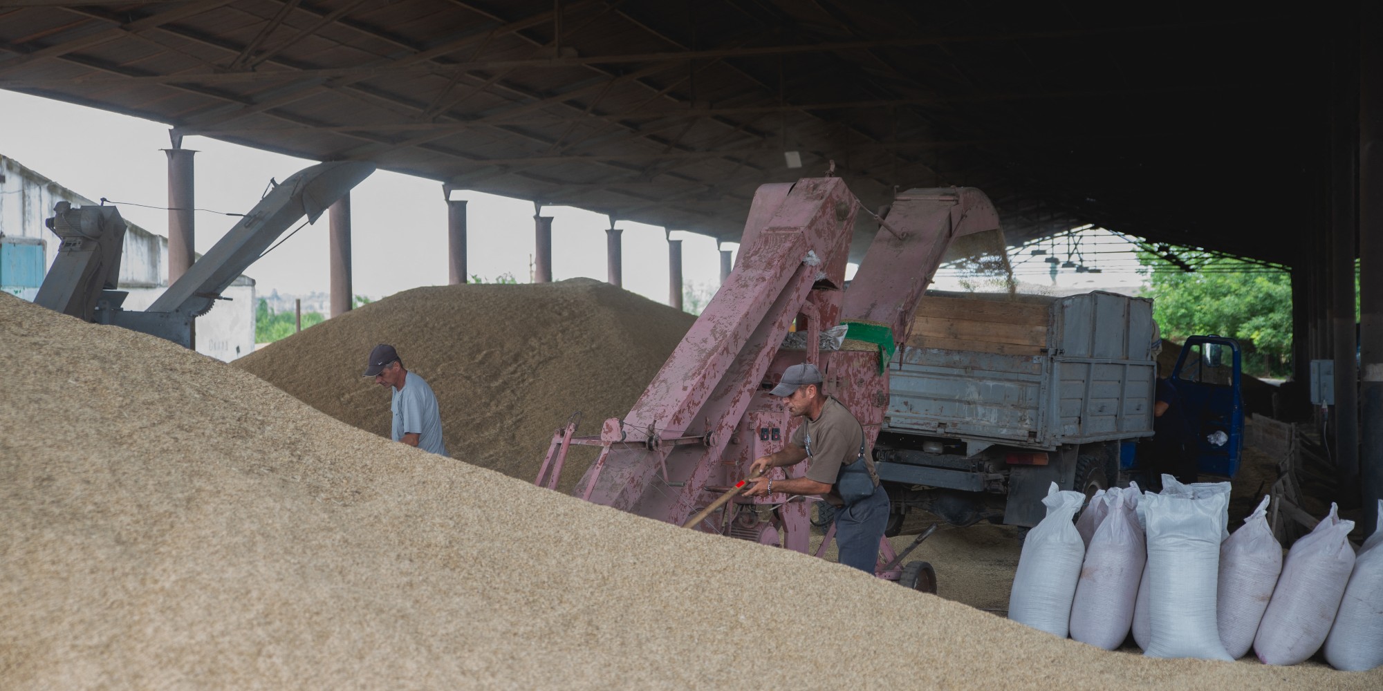 Ukrainian cereals arrived in Spain by train Global Happenings